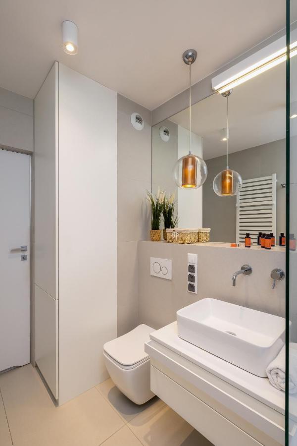 Vetulaniego Apartment With Air Conditioning & Parking By Renters Prestige Cracovia Exterior foto